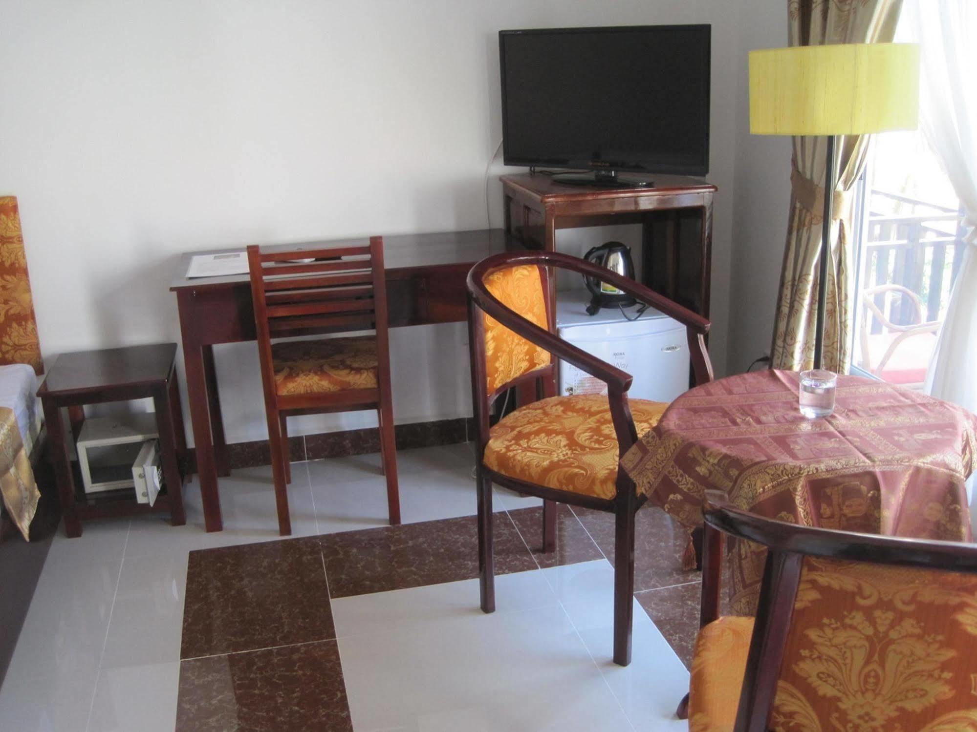The Tamarind Hotell Sihanoukville Exteriör bild